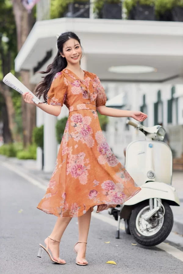 Đầm xoè chất tơ dáng cổ tim bầu 2 tầng bèo tay chuông